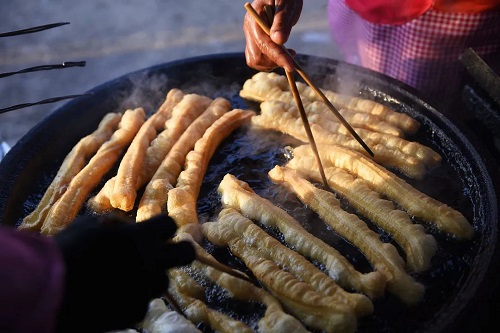 youtiao.jpg 油条遇上豆浆的童年味蕾 小白分享