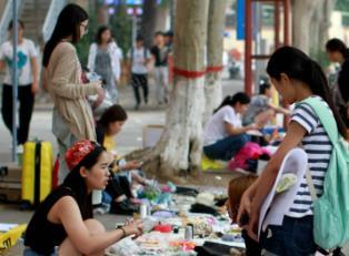 夏天摆地摊什么好卖挣钱快？推荐适合夏天摆地摊的商品